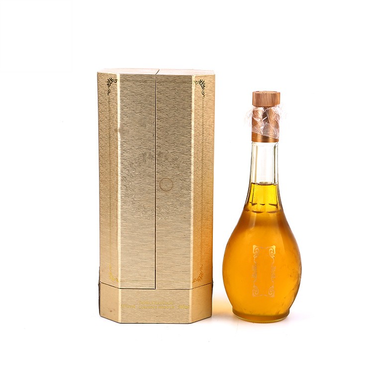 Golden wine box with magnetic closure