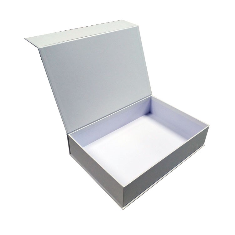 White hinged lid gift box 